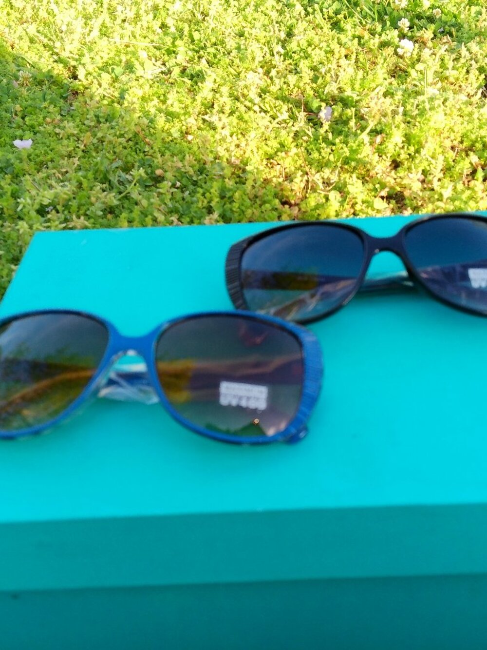 2 PAIR OF SUNGLASSES NEW IN PK HB